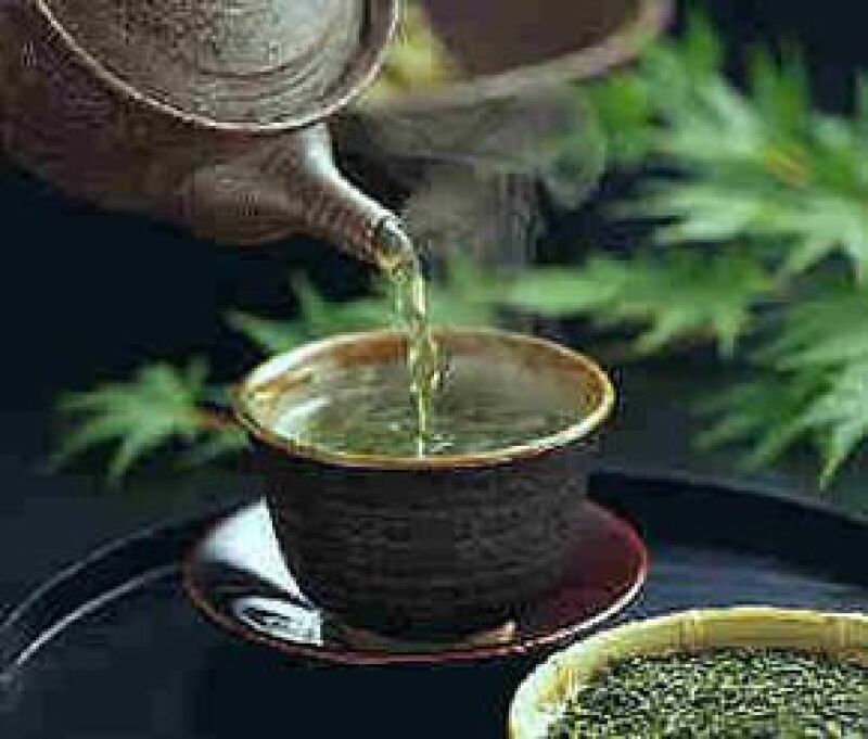 El té ayuda a reducir los niveles de azúcar en la sangre, retrasar el envejecimiento, entre otros beneficios.