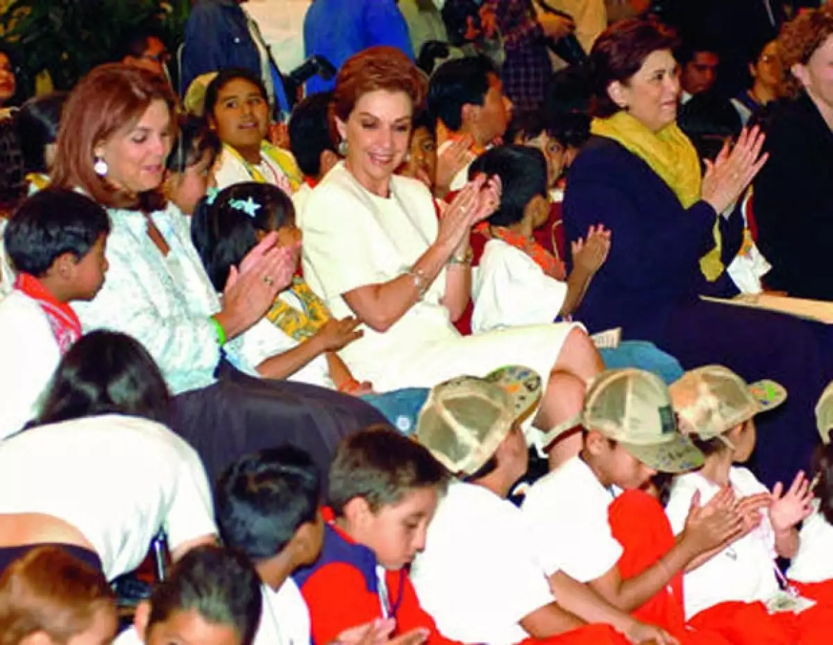 COLABORADORA. La experta en museos rechaza trabajar en gobiernos. Aquí se encuentra con Marta Sahagún, ex primera dama.