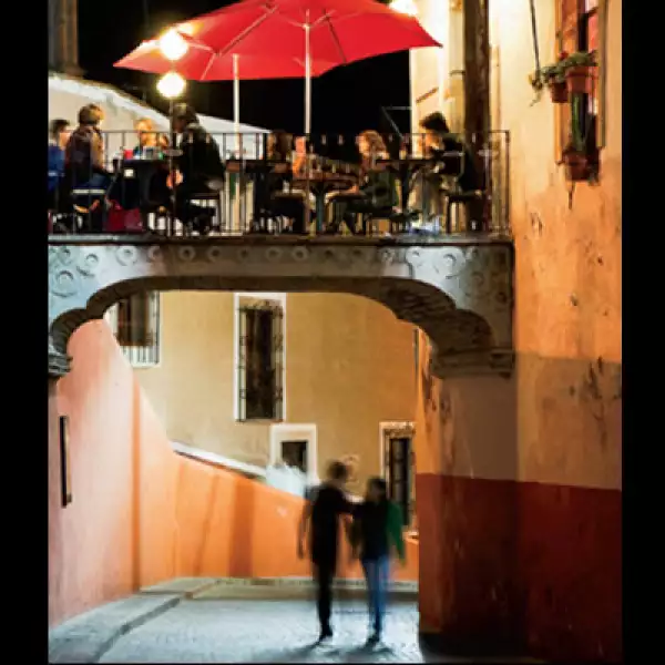 4.	Santo Café en el Puente del Campanero, Guanajuato.