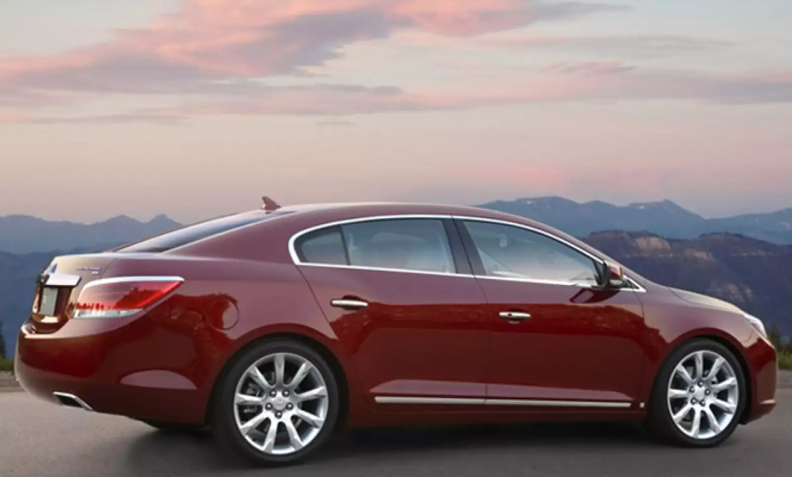 LaCrosse se fabrica en la reconocida planta Fairfax de General Motors en Kansas y su precio es de $540,000 pesos.