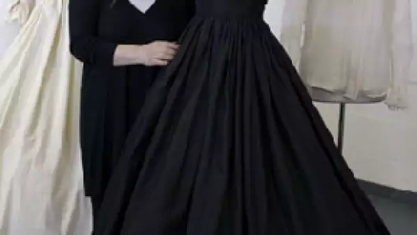 La prenda la lució cuando tenía 19 años para su primer compromiso oficial después que se anunció que se casaría con el príncipe Carlos.