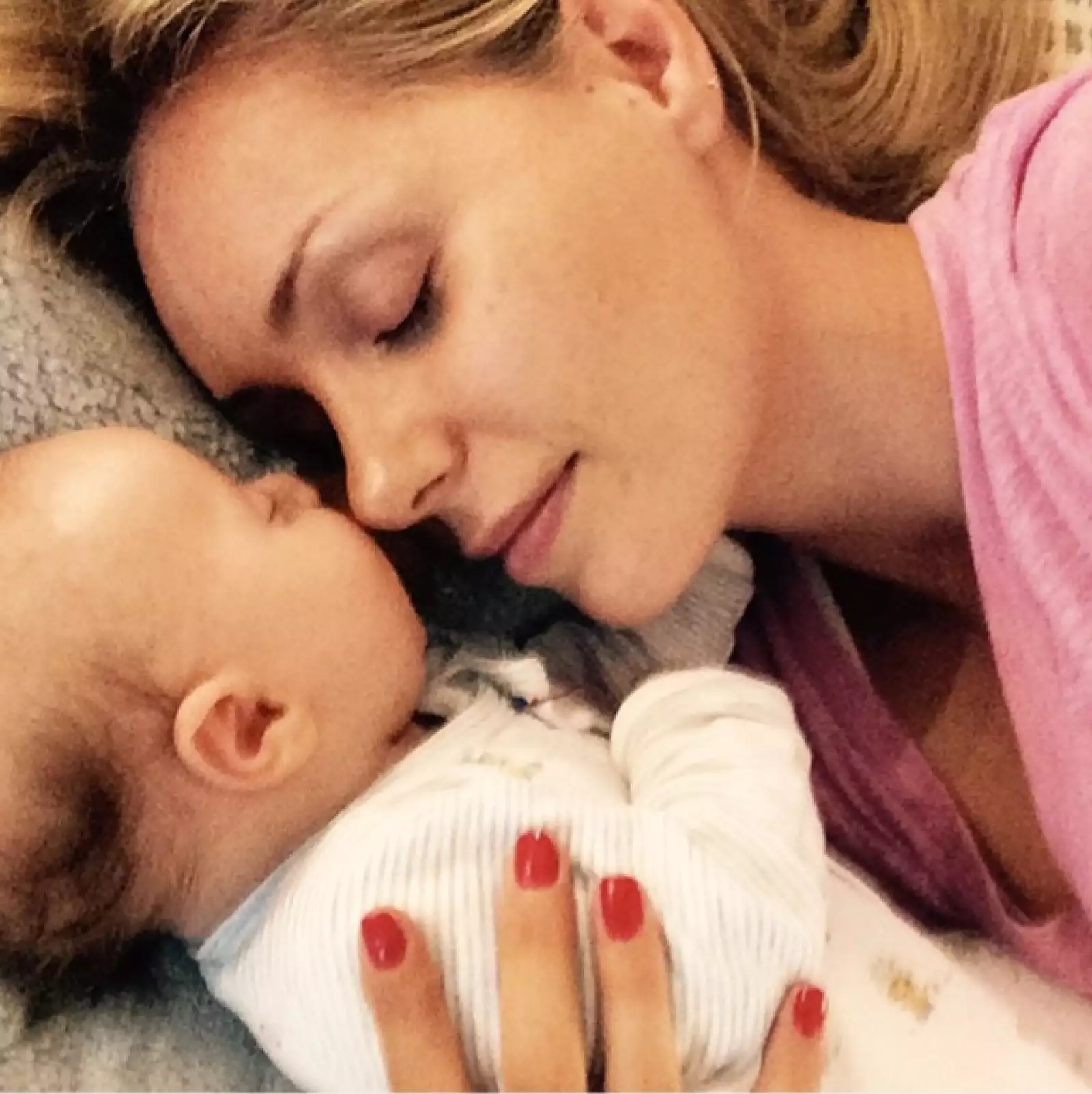 Orgullosa de ser mamá nuevamente, Heidi nos hizo partícipes de los primeros meses de vida de su bebé.