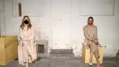Suki Waterhouse y Olivia Palermo en Boss, Front Row, Spring Summer 2021, Milan Fashion Week, - 25 Sep 2020