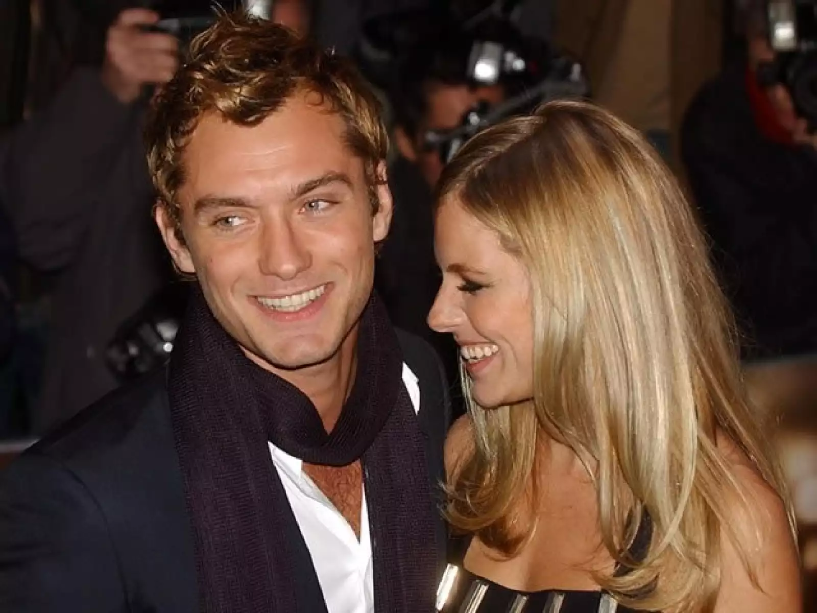 En Navidad de 2004, la pareja se comprometió, sin embargo, nunca se casaron pues poco tiempo después, Jude confesó haber tenido un affair con la niñera. Actualmente, se cree que ya regresaron pues estuvieron juntos las pasadas vacaciones.