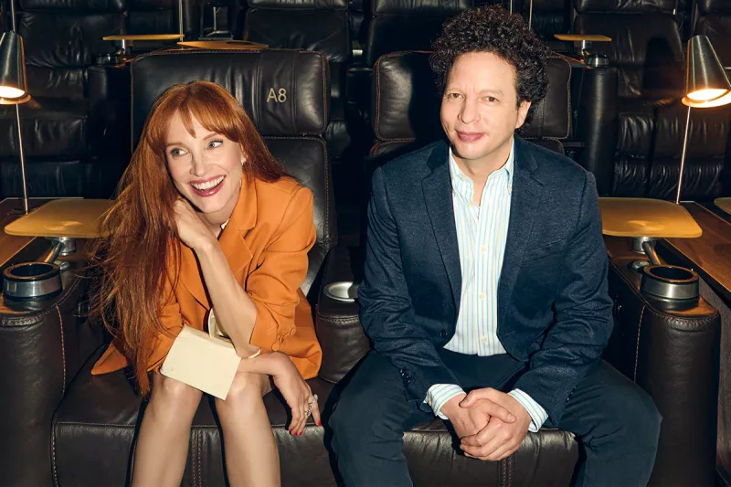 Jessica Chastain y Michel Franco retratados en Ciudad de México.