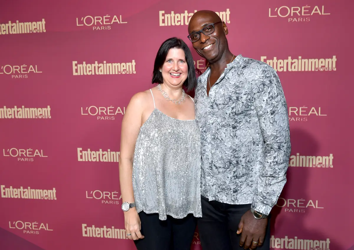 Stephanie y Lance Reddick