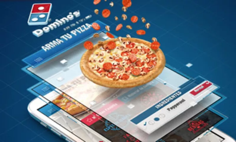 La aplicación, disponible para los sistemas iOS y Android, fue presentada por la empresa este jueves (Foto: Tomada de Dominos Pizza )