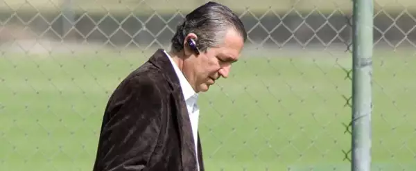 Los artículos que se encuentran actualmente a la venta son `piratas´ así lo aseguró el licenciado Antonio Jasso, quien acompañó a el Presidente del Club Deportivo Guadalajara A.C., Francisco Cárdenas