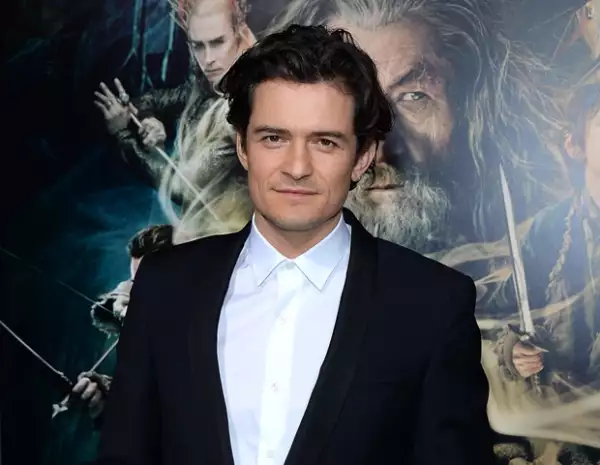Orlando Bloom acudió solo a la premier de "El Hobbit".