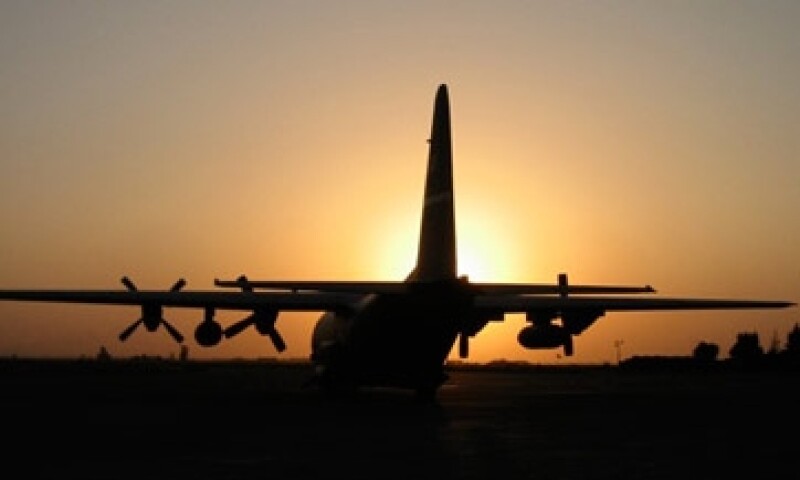 Avion en el atardecer