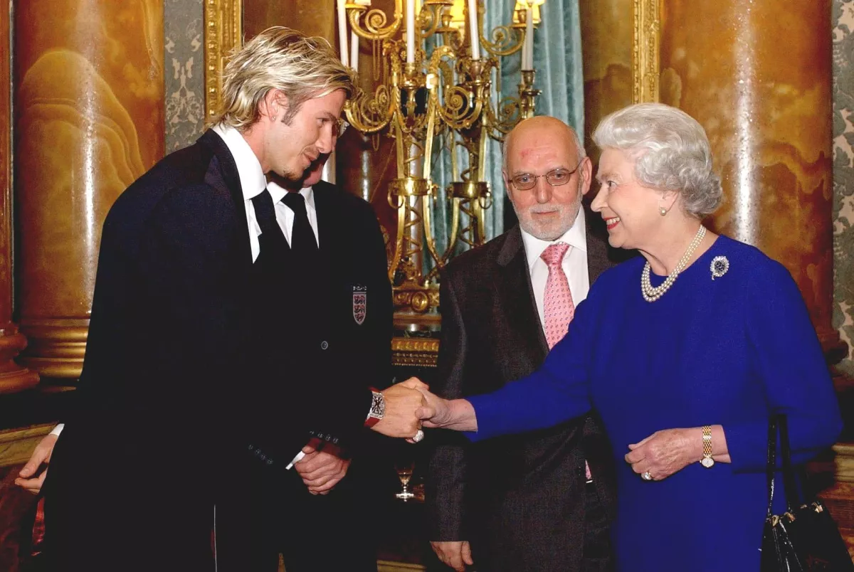 Reina Isabel  y David Beckham 2
