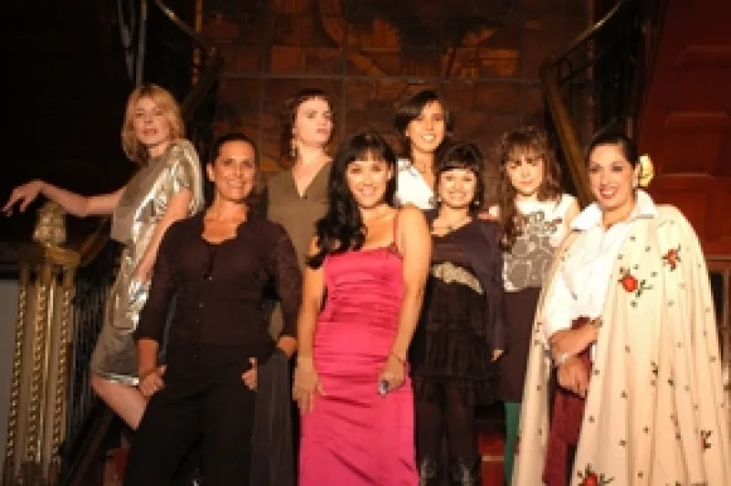 Susana Zabaleta, Ely Guerra, Natalia Lafourcade, Regina Orozco, Cecilia Toussaint, Amandititita, Aurora y La Academia viajarán en marzo de 2010 a España con el montaje.