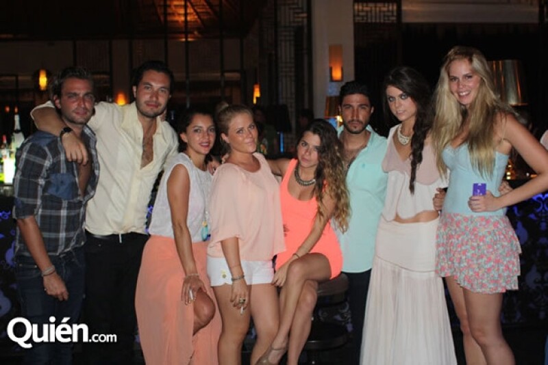 Ricardo Korkowski, Alex Gutiérrez, Sara Maldonado, Lucila Gaudiano, Karina Torres, Alex Esparza, Yael Sandler, Ariadna Pérez.