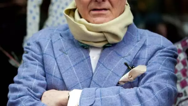 Según constató un testigo, el diseñador español acudió a una tienda de Nueva York para comparar sus modelos con los de Christian Louboutin, los cuales vio con desprecio.