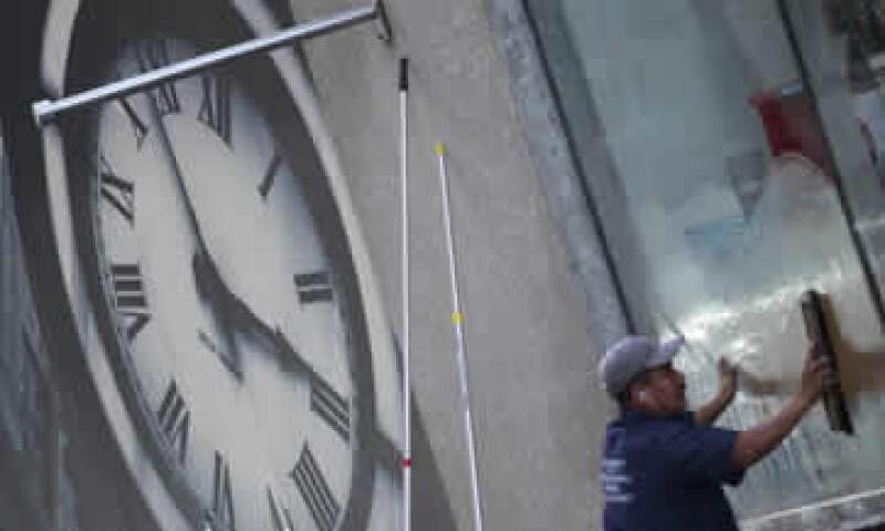 El sábado atrasa una hora tu reloj antes de irte a dormir para amanecer con el horario invernal. (Foto: Cuartoscuro )