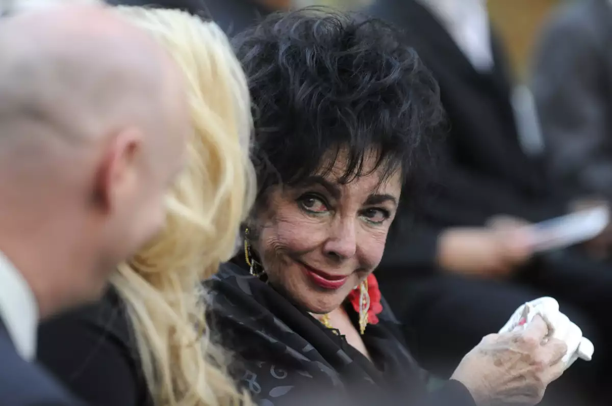 Elizabeth-Taylor-funeral-Michael-Jackson