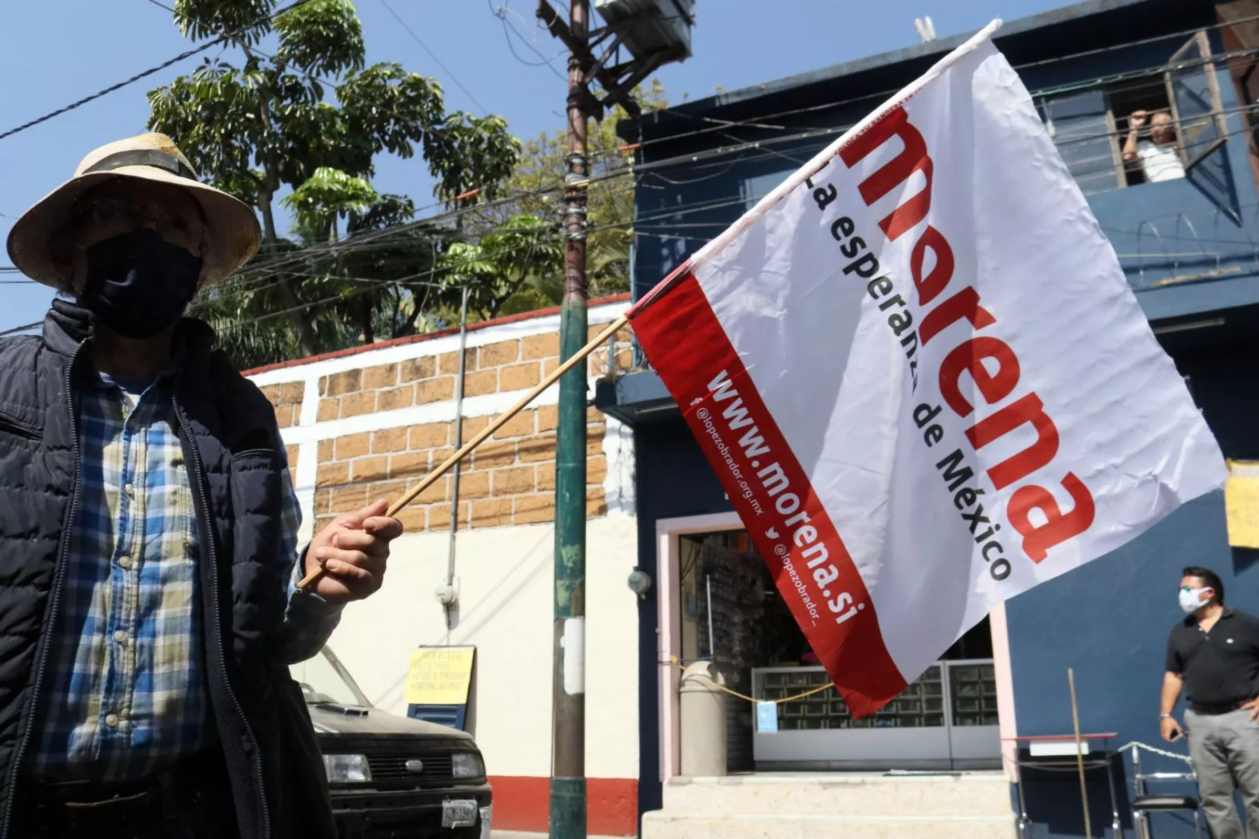 Fundadores del MORENA toman instalaciones del comité estatal en protesta por alianza con el Partido Encuentro Solidario.