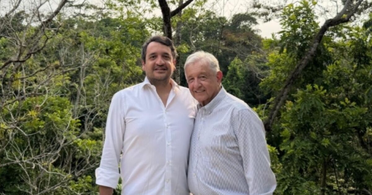 AMLO reaparece en FOTO junto a 'Andy', quien busca diputación

El expresidente Andrés Manuel López Obrador ha aparecido contadas veces en público desde que terminó su sexenio.