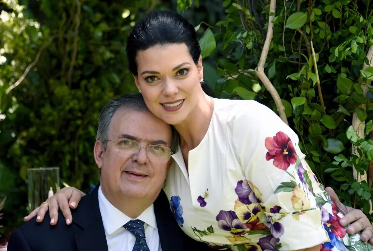 MARCELO-EBRARD-ROSALINDA-BUESO.jpg