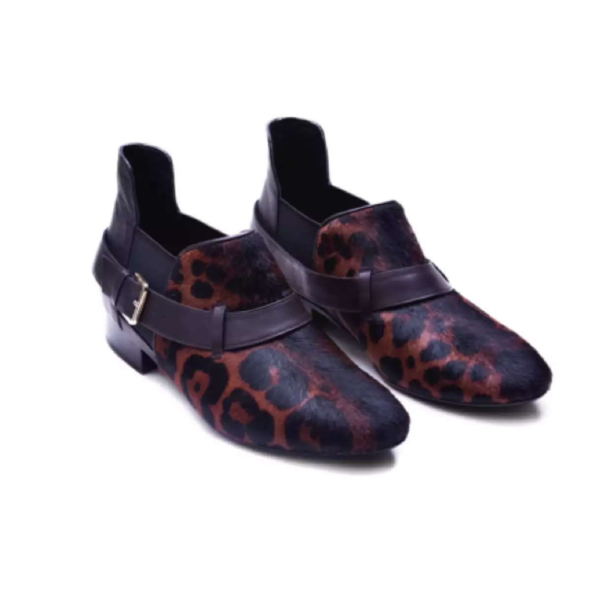 ¿Quién dice que sólo con tacones te puedes ver classy? La diseñadora de la marca de zapatos MINHK, Natali Sznajderman, nos comparte sus tips de cómo usarlos. ¡Toma nota!