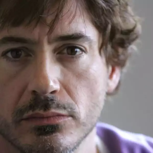 Los logros en su carrera por `Chaplin´y `Ally McBeal´se opacaron por su deplorable estado, por lo que no pudo actuar, y fue hasta 2002 cuando tuvo oportunidad de rescatar su vida y su carrera.