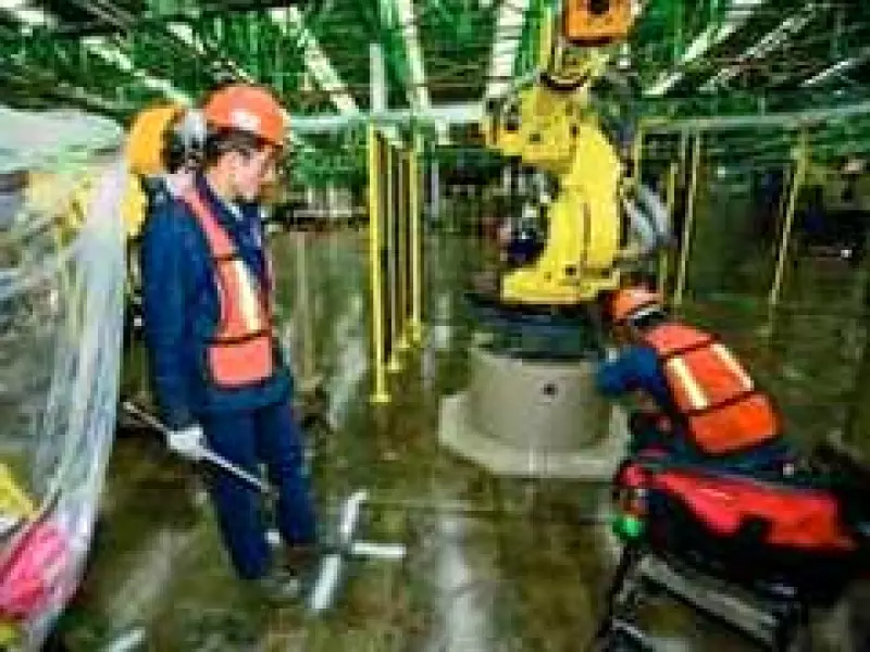 Las manufactureras de sectores como automotriz, aeroespacial, alimentos, químico y farmacéutico desestiman la estimación gubernamental de una recuperación en 2010. (Foto: Adán Gutiérrez)