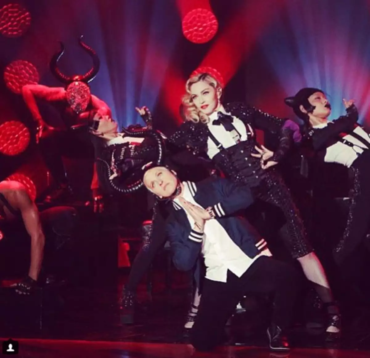 ¿Estará Justin buscando nueva novia? De ser así, tal vez la reina del pop puede estar bajo la mira, pues fue ella quien compartió una foto donde se les ve a los dos dándose un tierno beso.