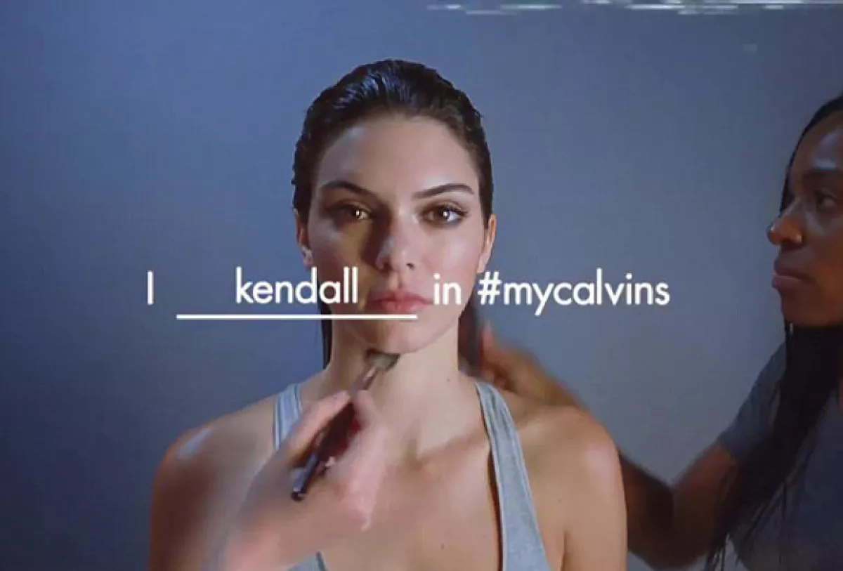 La modelo se ha unido a las celebridades en modelar para la famosa marca.