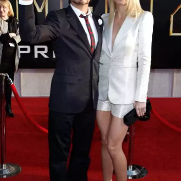 Robert Downey Jr. y Gwyneth Paltrow posaron juntos para los fans y los medios.