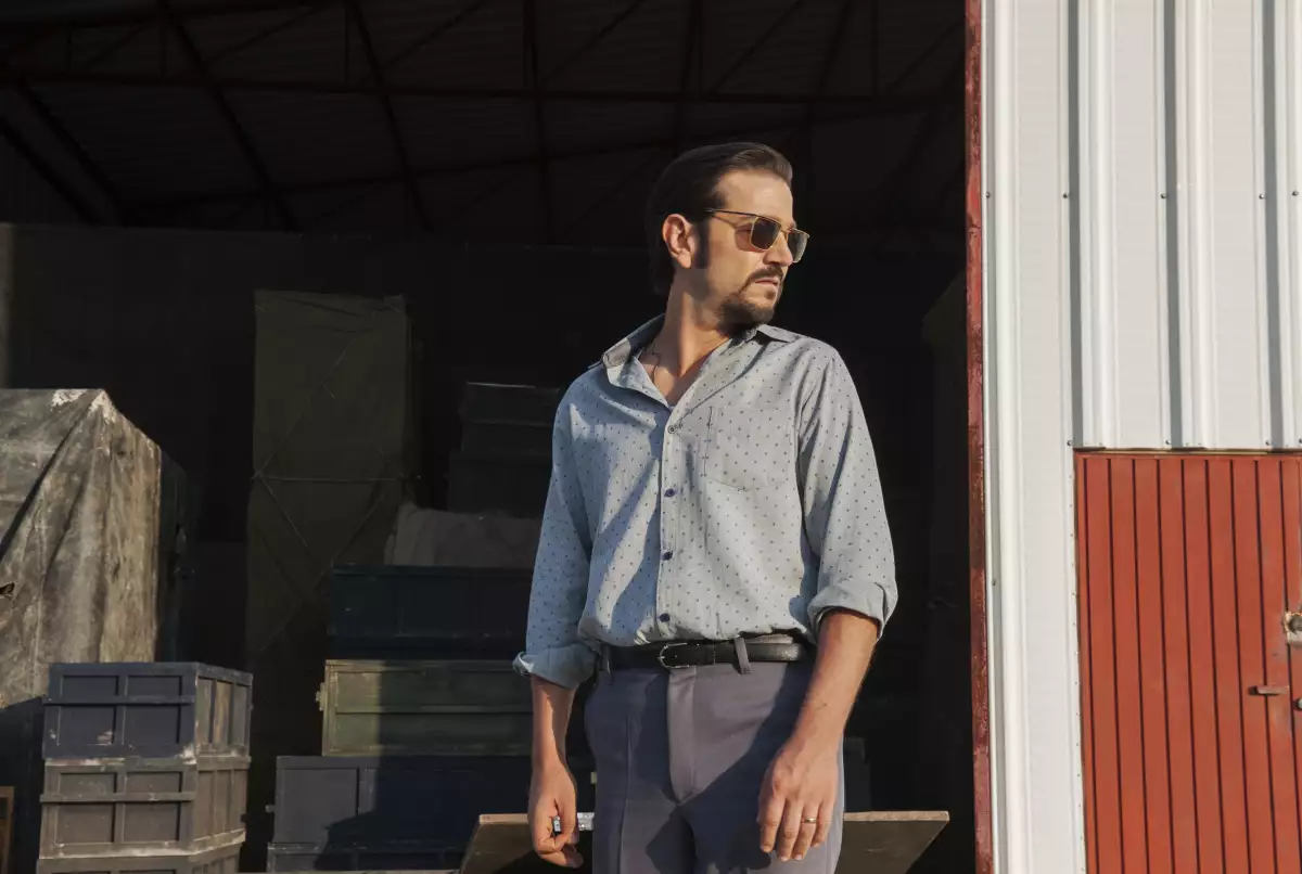 Diego Luna como Miguel Ángel Félix Gallardo.