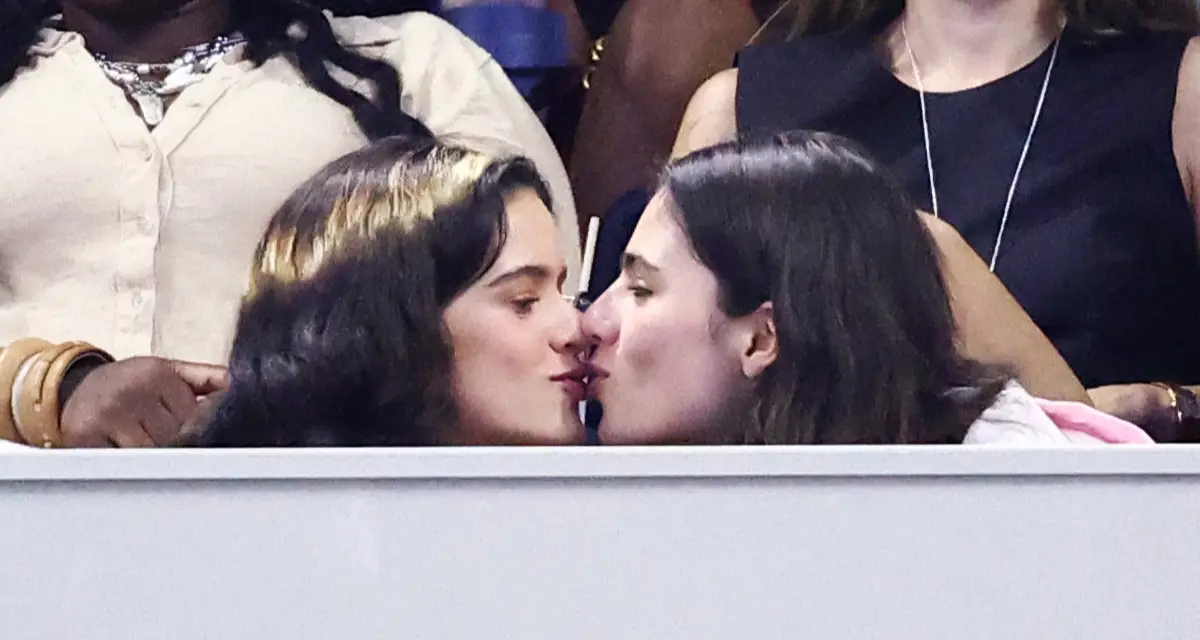 Rosalía y su novia Loli Bahía se besan en el US Open