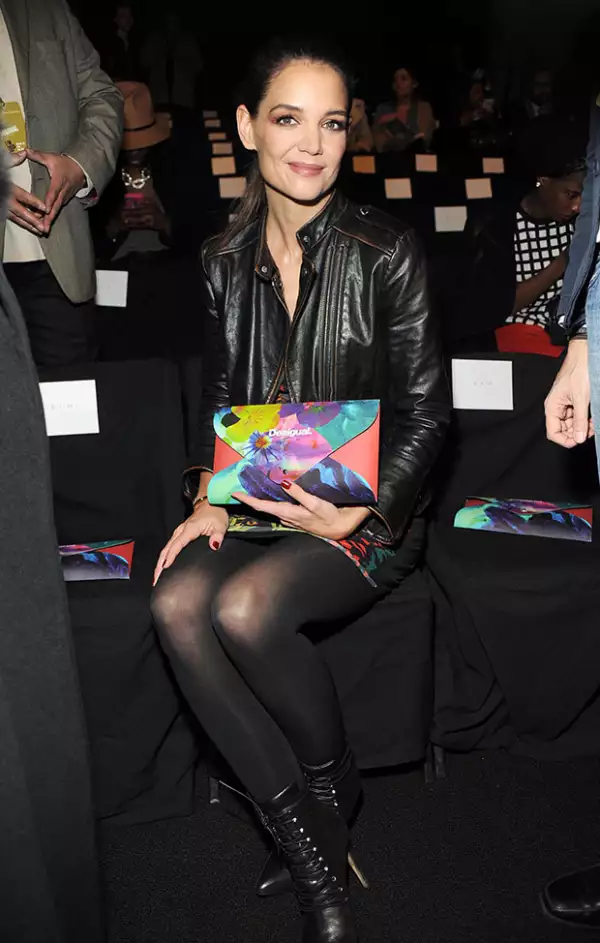 Katie se sentó en primera fila.