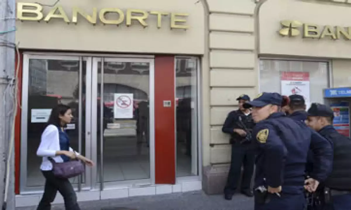 Banorte dijo que Guillermo Ortiz será sustituido por Carlos Hank González. (Foto: Cuartoscuro )