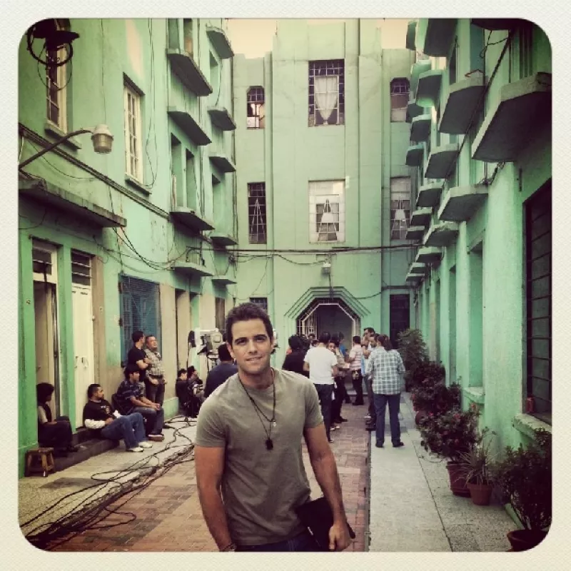 Tiburones, una que otra imagen aburridos en el trabajo, fue cómo los famosos disfrutaron estos días en las redes sociales.