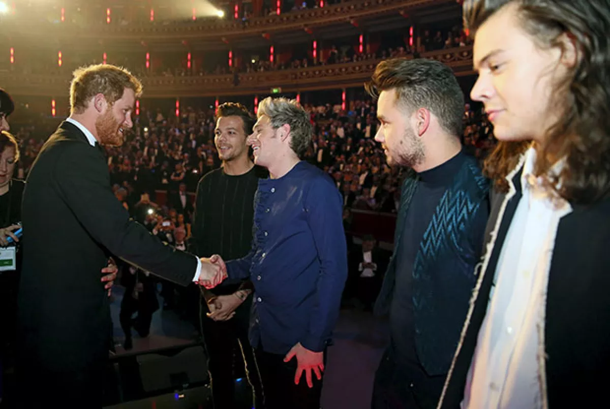 El pelo fue el tema principal entre la plática de los dos Harry.