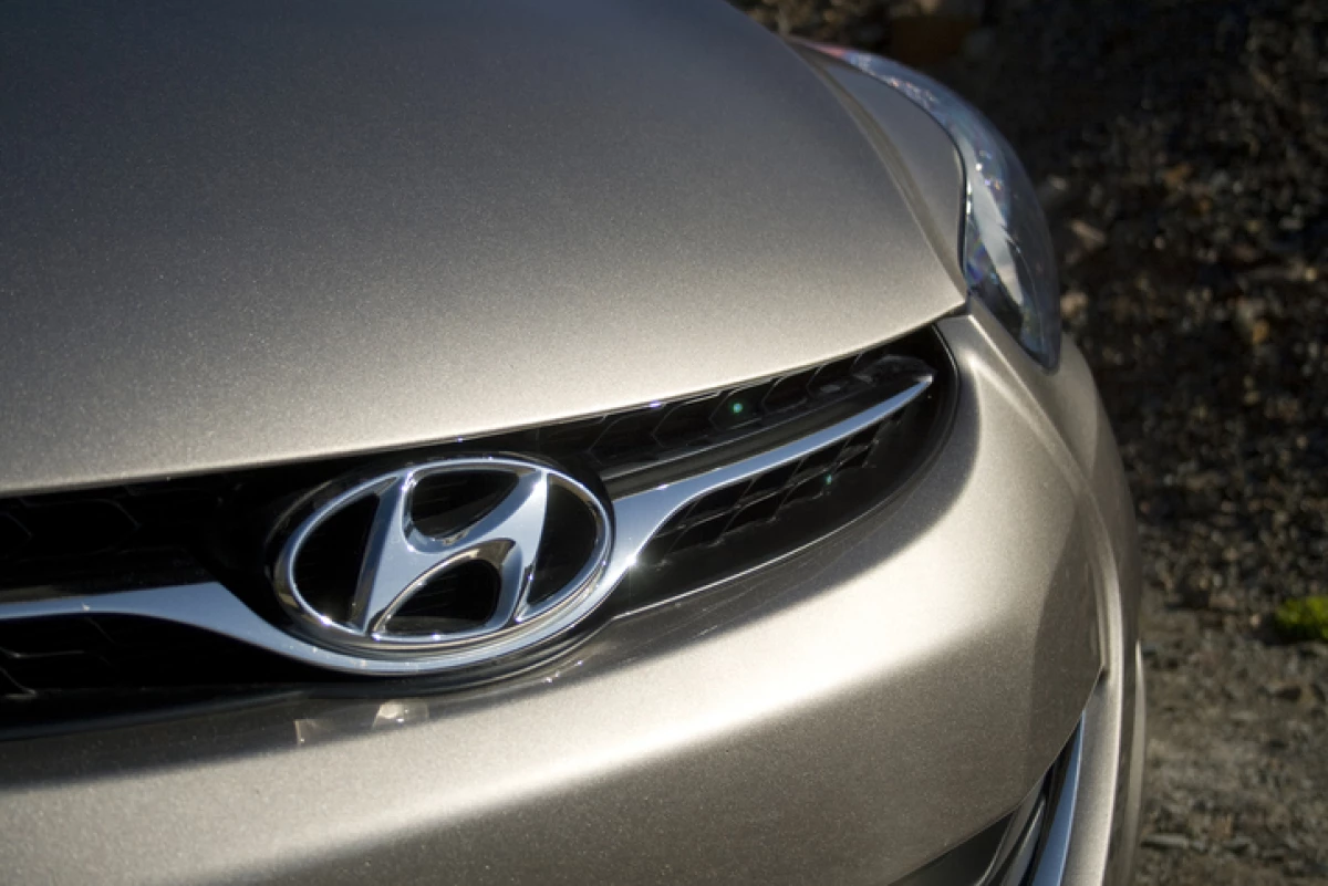 Hyundai Elantra Logo