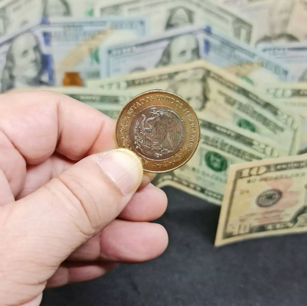 peso mexicano a dolar 11 diciembre 2023