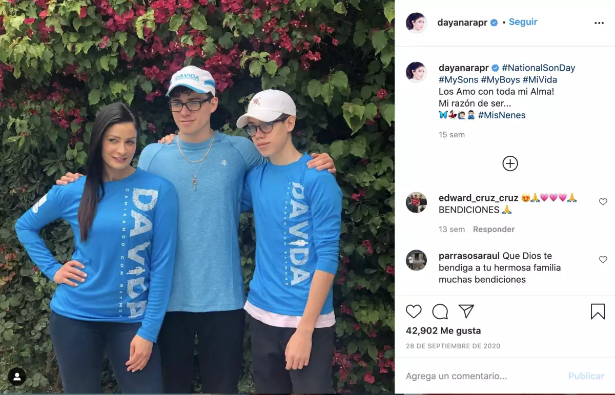 Dayanara Torres y sus hijos Ryan Adrian Muniz y Cristian Marcus Muñiz 