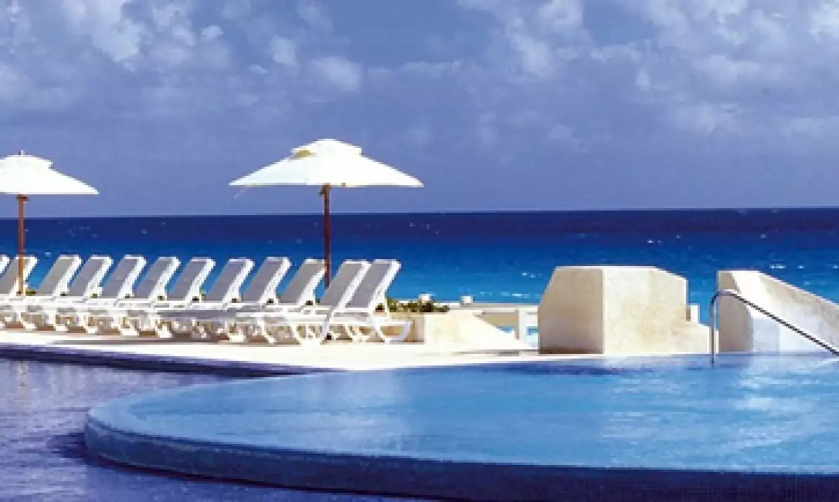 Live Aqua Cancún forma parte de los ocho hoteles que hacen su primera aparición en la guía anual de los 250 mejores hospedajes alrededor del mundo, de la revista Travel+Leisure. (Foto: Cortesia www.feel-aqua.com)