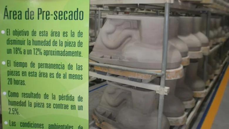 Las piezas son sometidas a un proceso de pre secado y secado mediante intercambio de temperatura y corrientes de aire hasta reducir su humedad de 18% a 0.5%.
