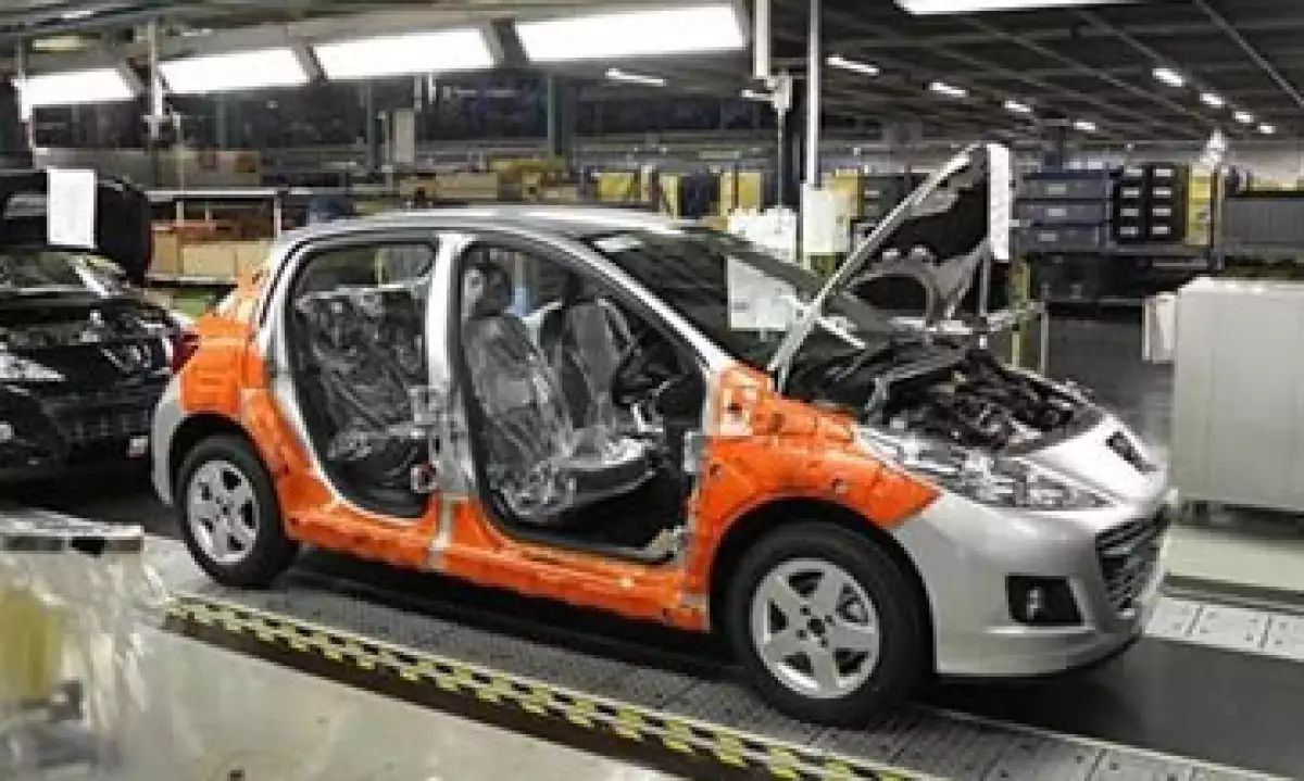El Gobierno de Francia presiona a Peugeot para que liite sus despidos en ese país. (Foto: Reuters)