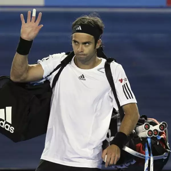 Para el 2002 logra varias victorias, entre ella en el Abierto de Australia y el Torneo de Viña del Mar de Chile. También logra llegar por primera vez a los cuartos de final de un Grand Slam.