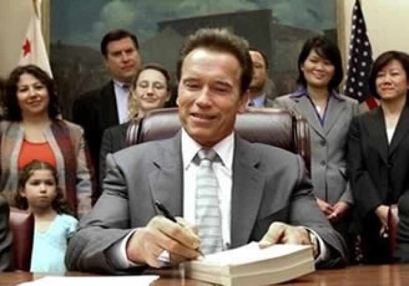 Arnold Schwarzenegger, gobernador de California, firmó una ley presupuestal que busca reducir el déficit del estado estimado en más de 26,000 millones de dólares. (Foto: AP)