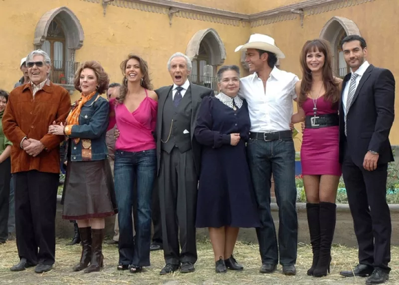 La producción de la nueva telenovela de Nicandro Díaz se encuentra grabando algunas escenas en la ex hacienda de Tetlapaya, ubicada en Hidalgo.