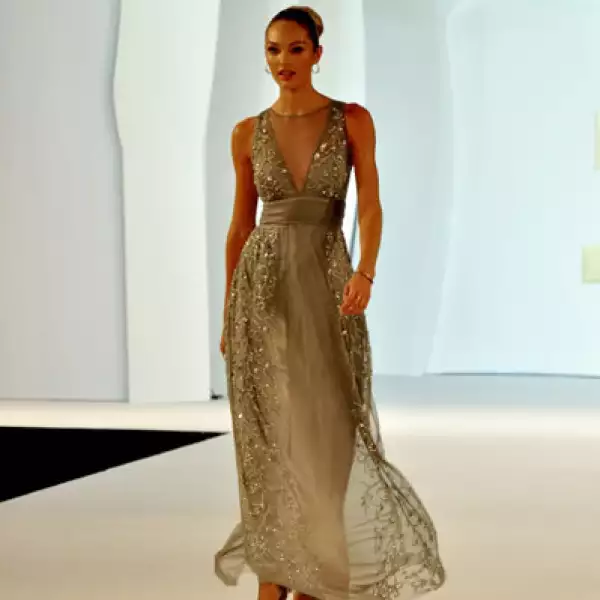 Candice Swanepoel en el Fashion Fest de Liverpool en el Club Industrial de Monterrey