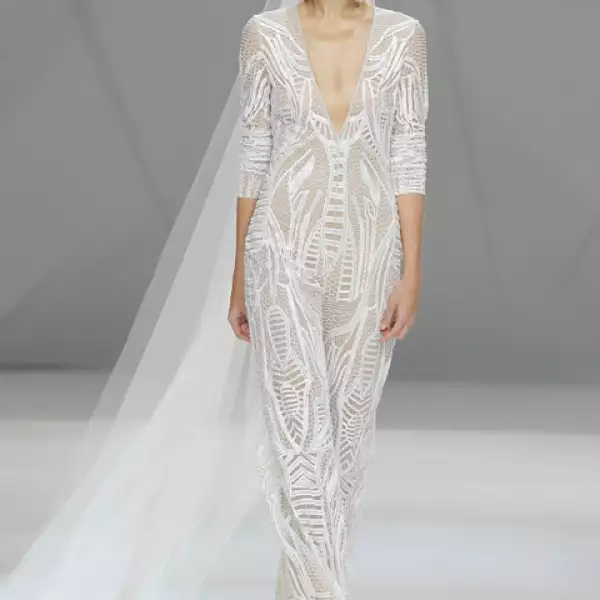 Jumpsuit Berlin  bordado a mano con escote profundo.