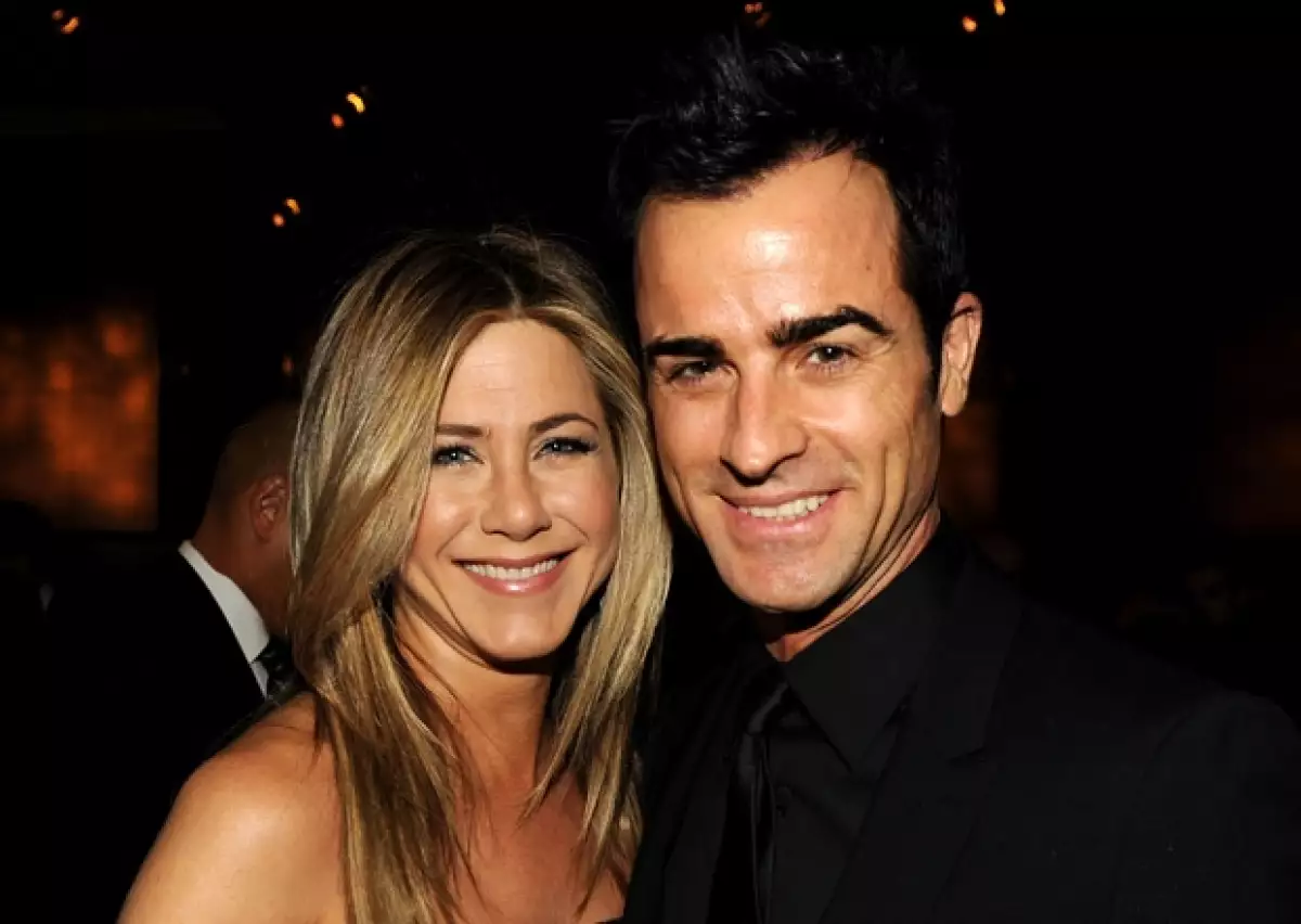 Jennifer parece estar teniendo dificultades por su esperada boda, y es que después de encontrar al elegido ahora sus planes se han aplazado.