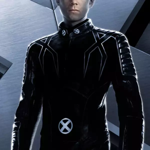 Sean Ashmore podrá ser Iceman, pero definitivamente nos provoca todo menos frío.