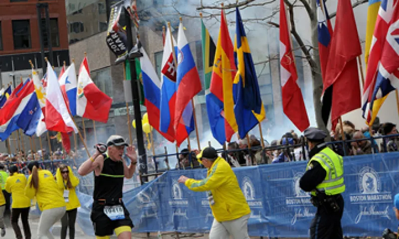 Al menos dos personas perdieron la vida tras las explosiones en el Maratón de Boston. (Foto: Reuters)
