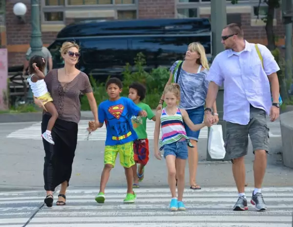 Heidi Klum y sus hijos siempre viajan en compañía de Martin Kirsten.